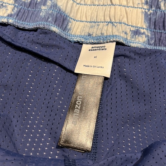 Blue sky print Amazon essentials athletic shorts - Picture 6 of 8